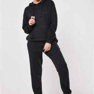 ENTRY PP HOODY AND JOGGER
SET
Black